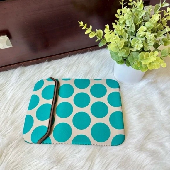 Thirty-One Tote-A-Tablet Teal Polka Dot Tablet Sleeve - Picture 10 of 11